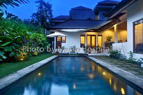 Pool Night - Villa Companion