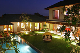 Villa Exterior at Night. - Villa Erick